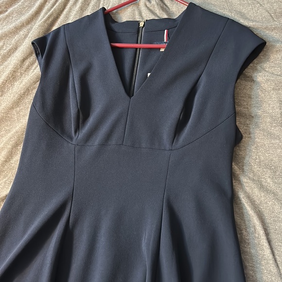 Charming Tommy Hilfiger Dress - Picture 1 of 3